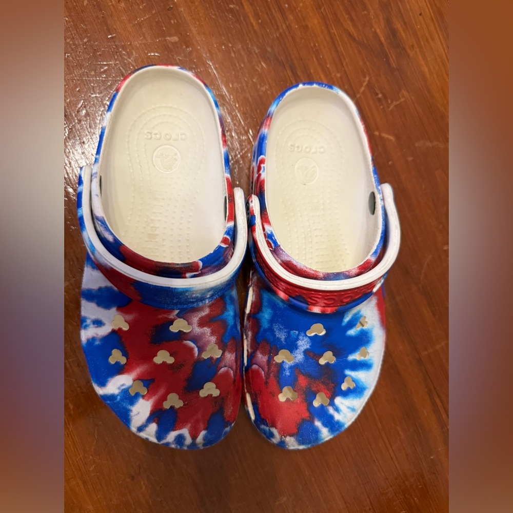 Disney red white and blue crocks size W6
